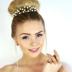 Yndefuld Makeup – Håropsætning med headpiece